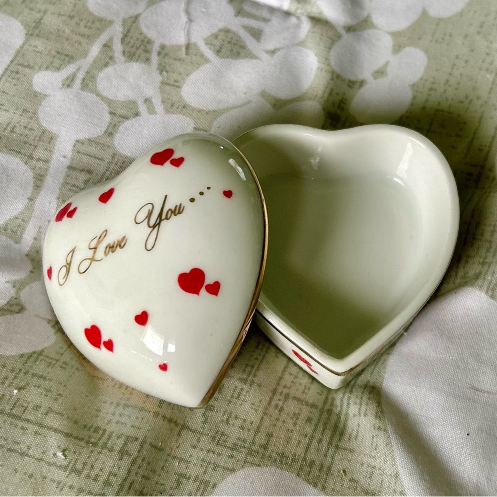 VTG Mini Porcelain Heart Shaped Trinket I Love You Dainty Chic Collectible Box - Picture 3 of 10